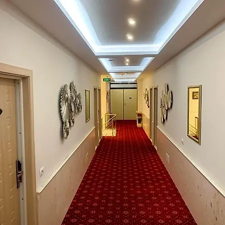 Park Tirana Hotell 3*