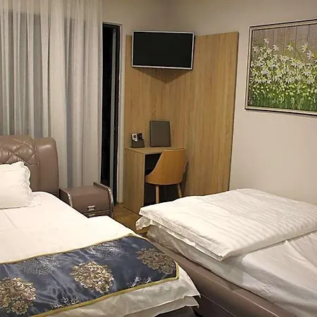 Park Tirana Hotell Babrru